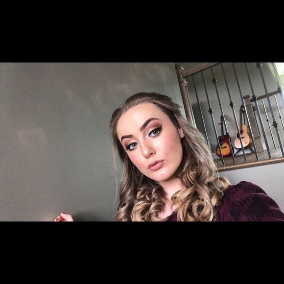 Meet your Posher, Trinity - Picture 1 of 1